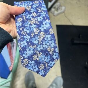 Blue floral tie